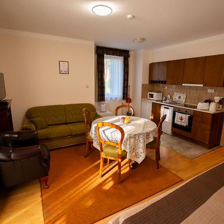 Bernadett Villa Apartman 3 Bük Esterno foto