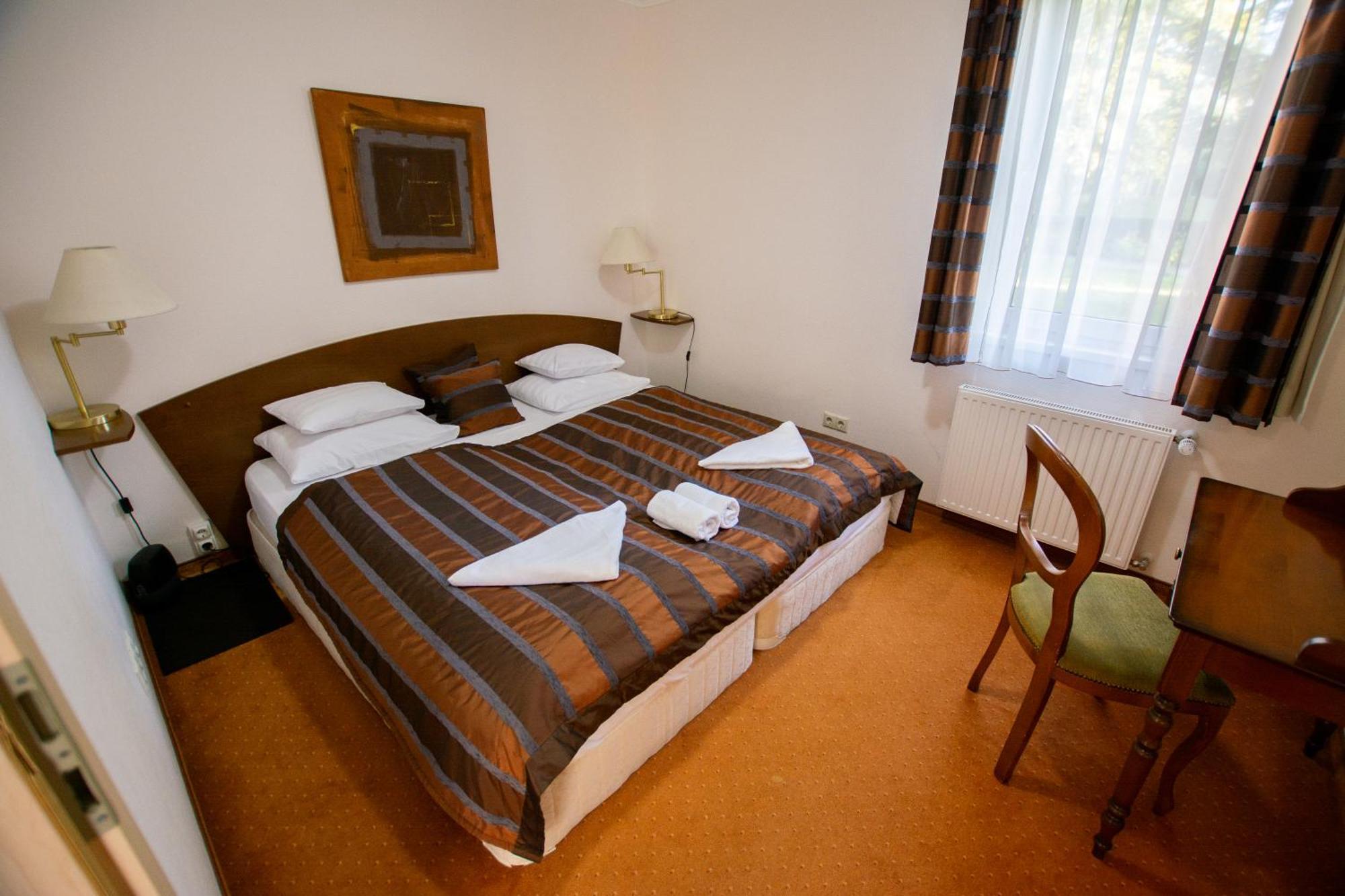 Bernadett Villa Apartman 3 Bük Esterno foto